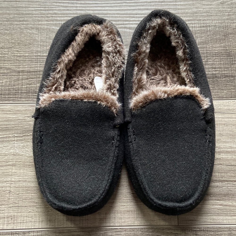 Nearly New Cat and Jack Slippers, size 2/3